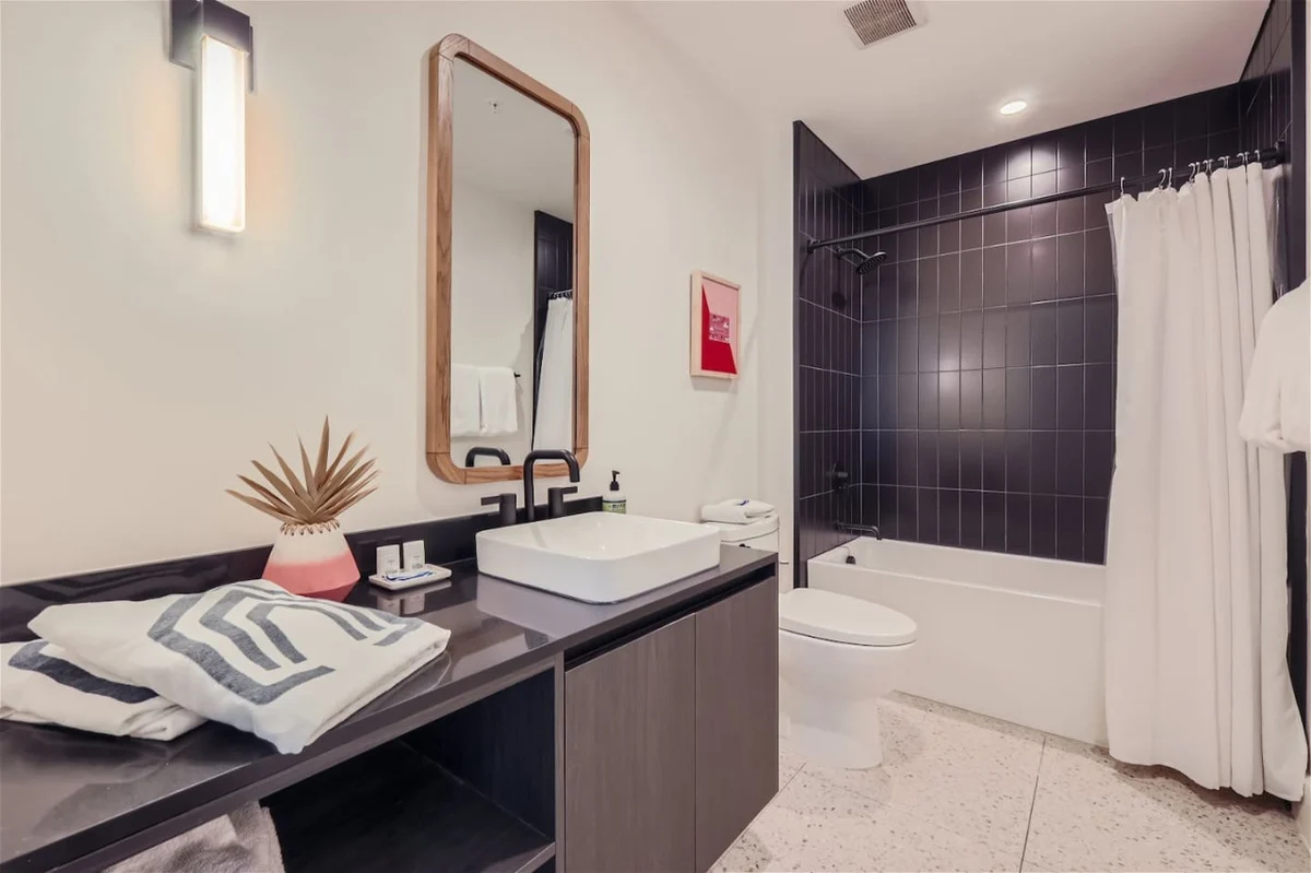 2BR + Luxury +Views +Rooftop pool in Austin #11
