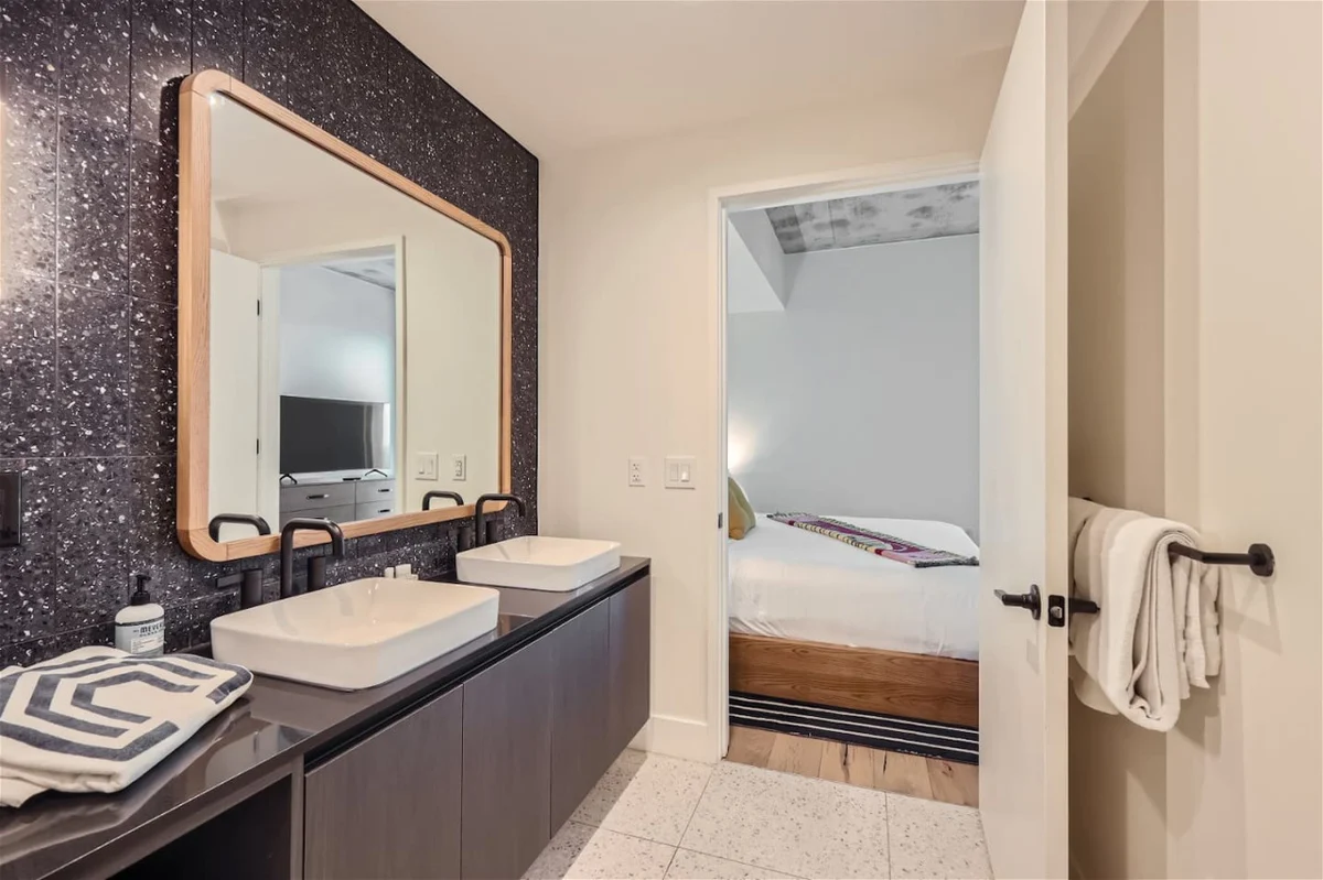 2BR + Luxury +Views +Rooftop pool in Austin #10