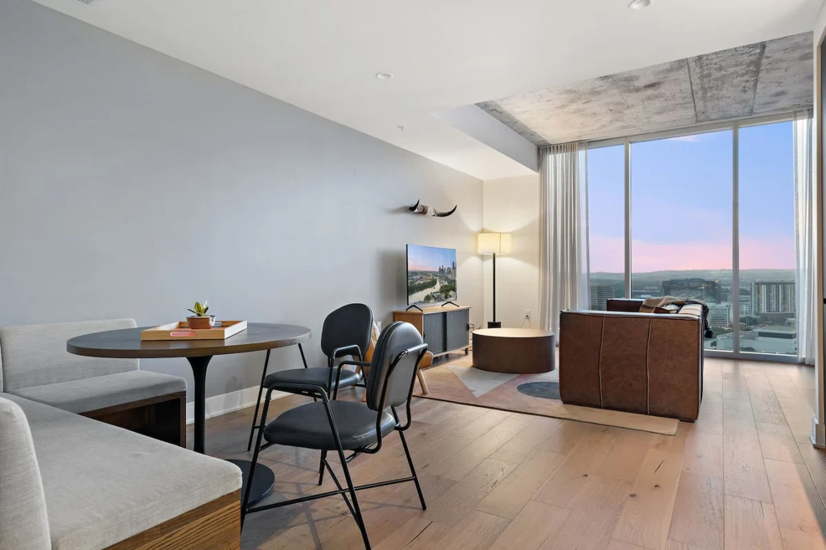 2BR Lux Highrise + Austin + Vibrant Rainey St #15