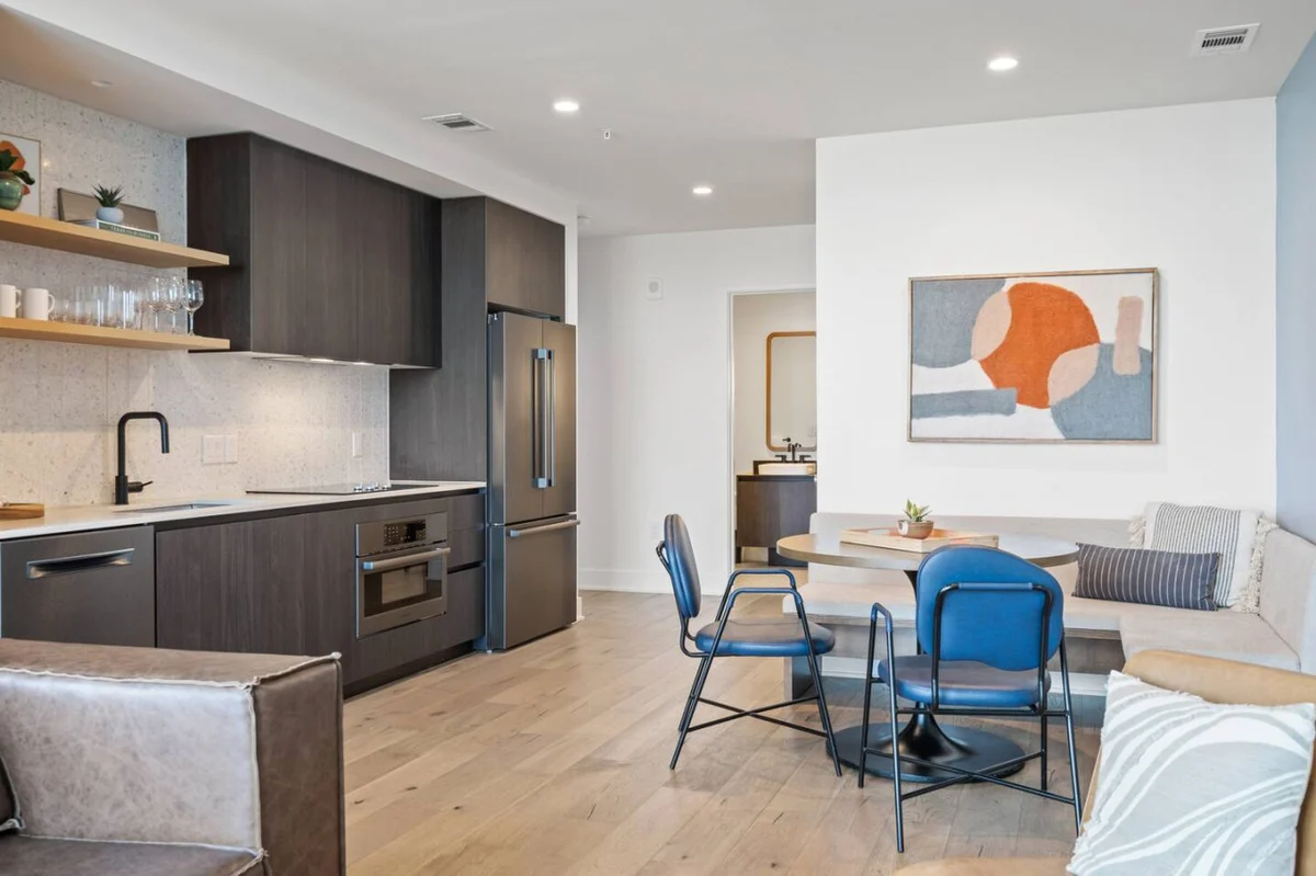 2BR Lux Highrise + Austin + Vibrant Rainey St #21