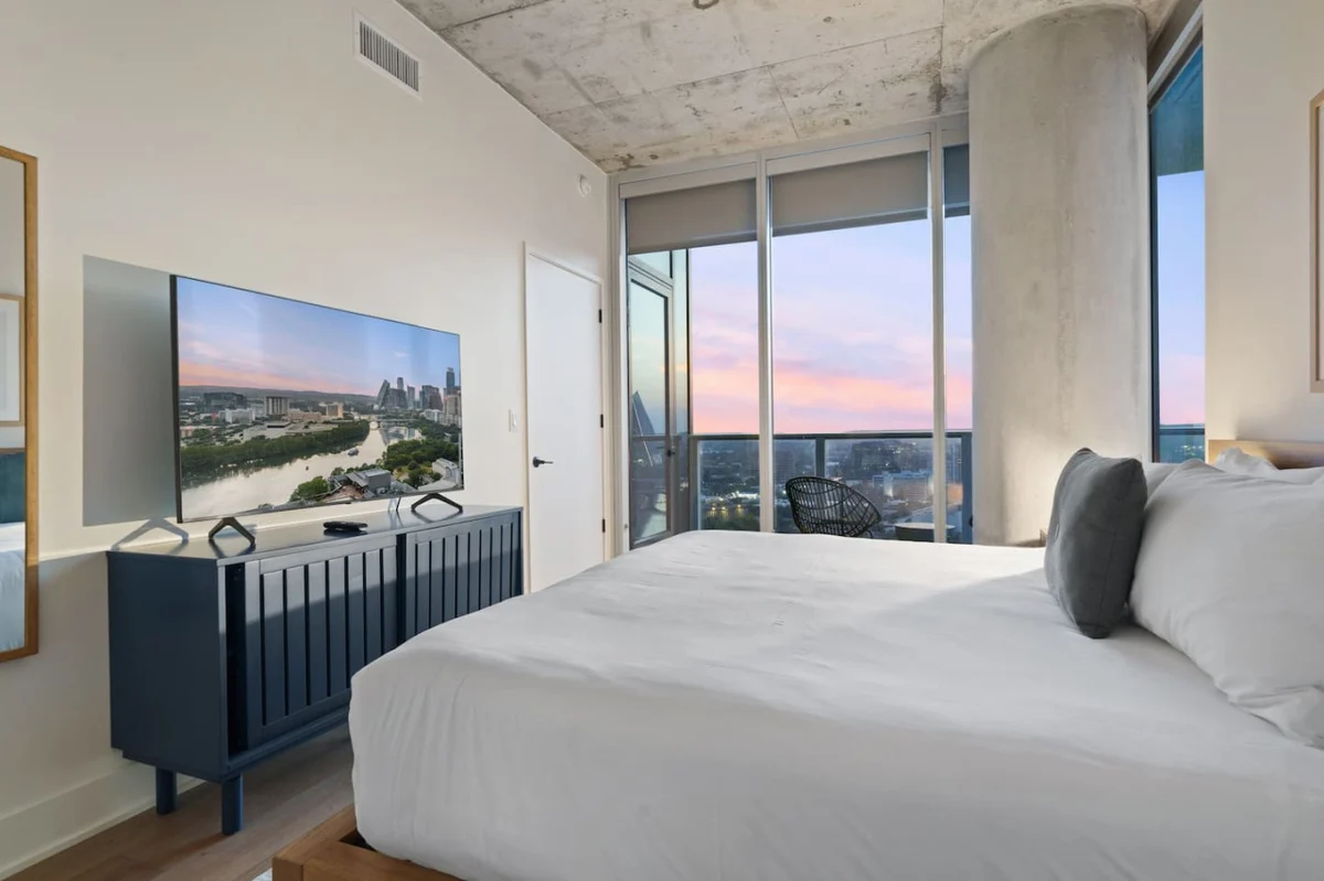 2BR Lux Highrise + Austin + Vibrant Rainey St #9