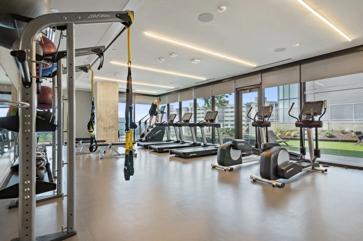 2BR Lux Highrise + Austin + Vibrant Rainey St #14
