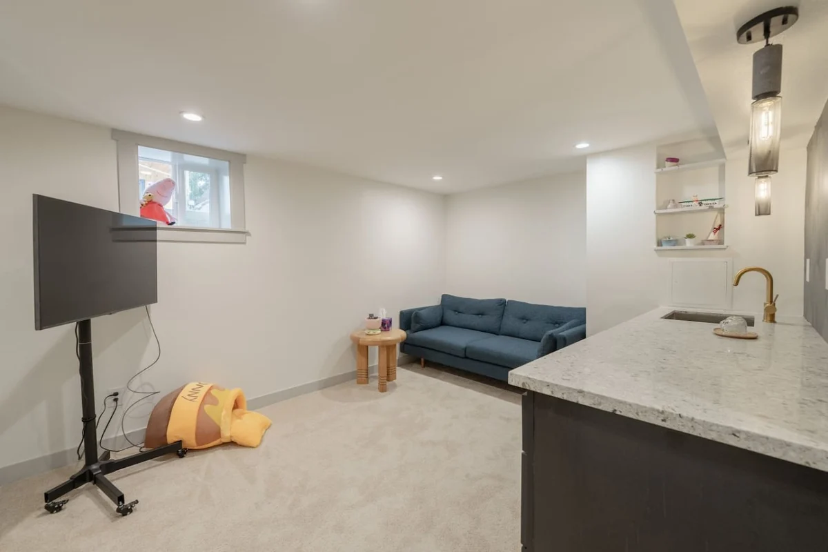 4BR Spacious home | EV charger | Near Green Lake #8