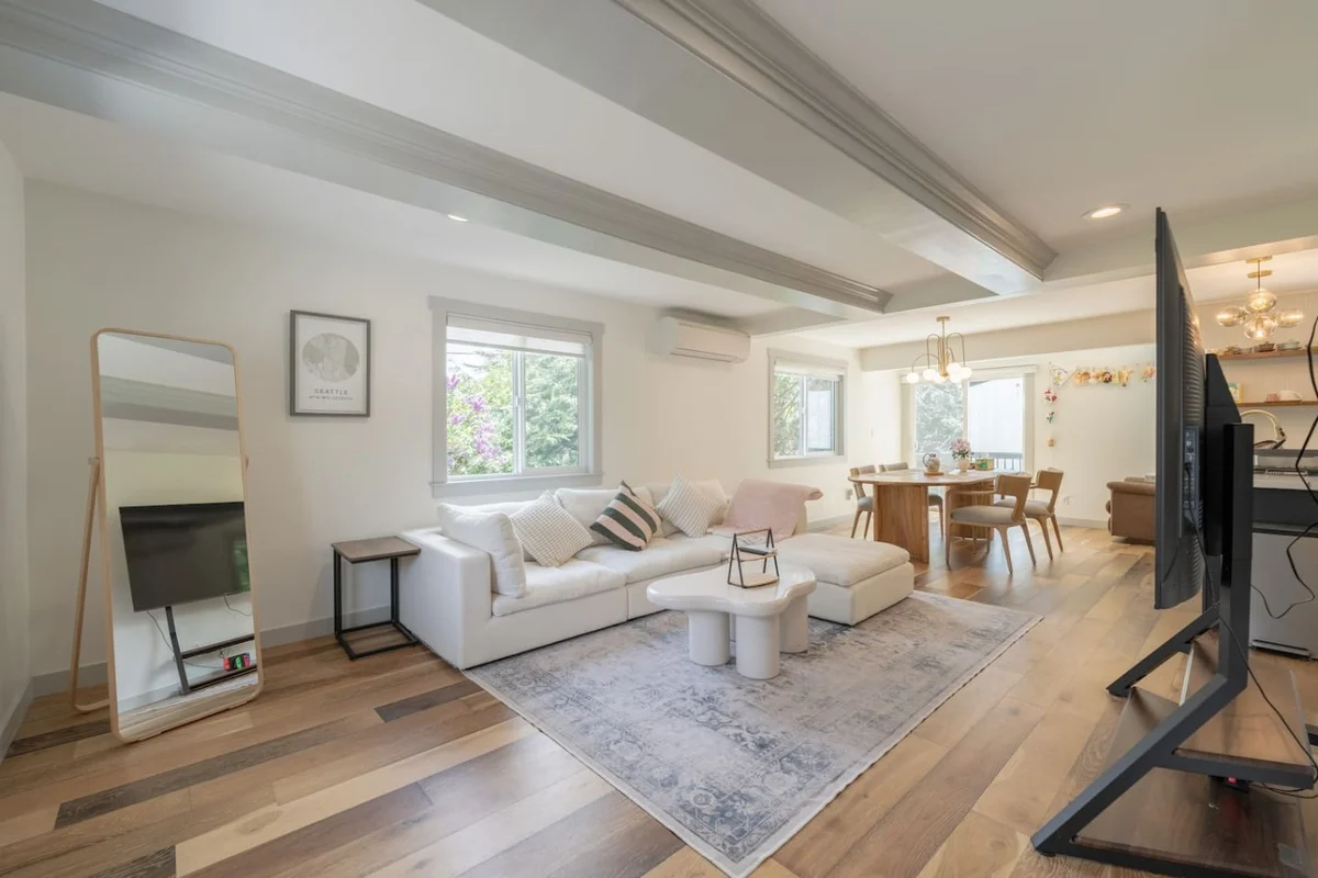4BR Spacious home | EV charger | Near Green Lake #18
