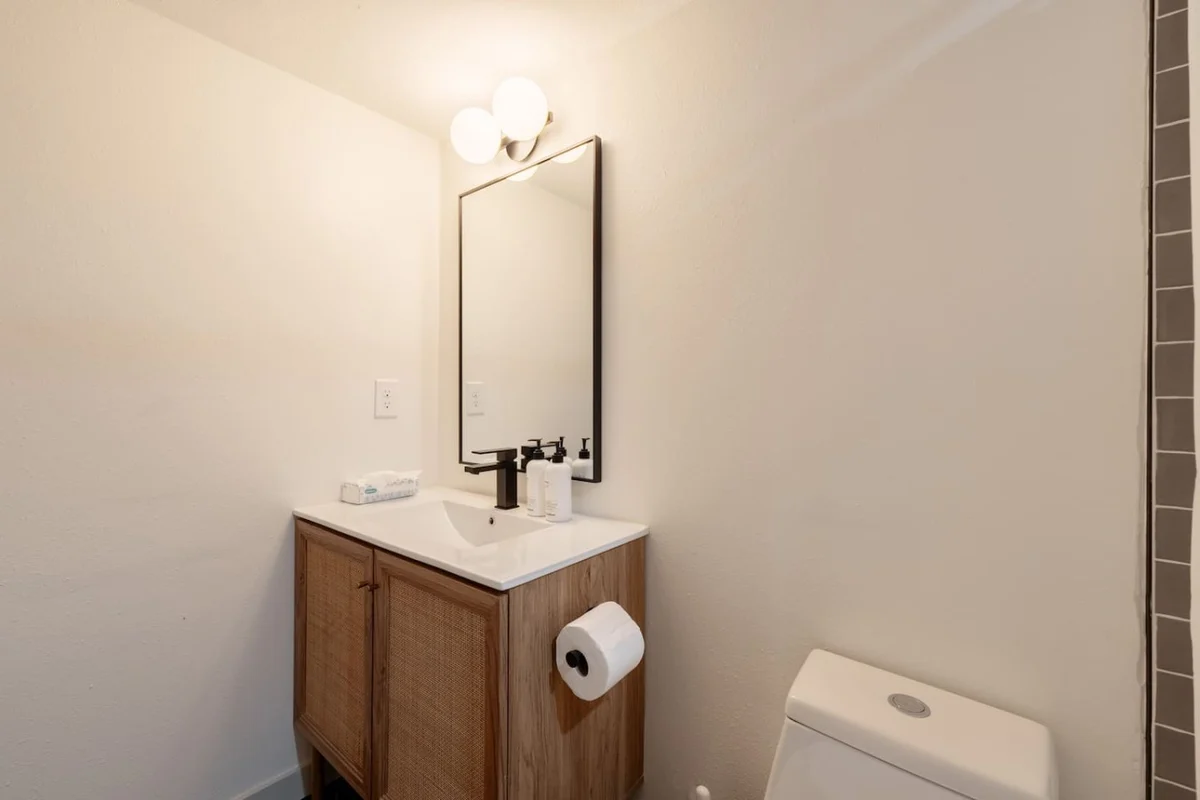 4BR Spacious home | EV charger | Near Green Lake #51
