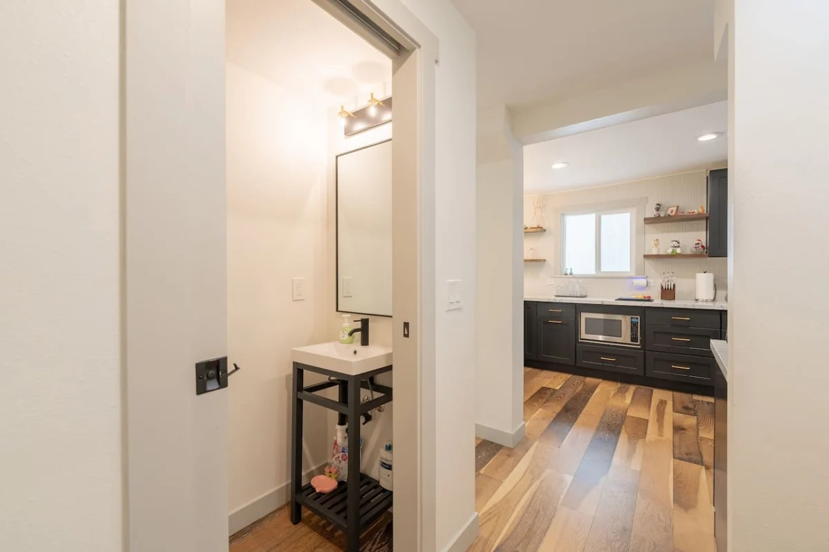 4BR Spacious home | EV charger | Near Green Lake #54