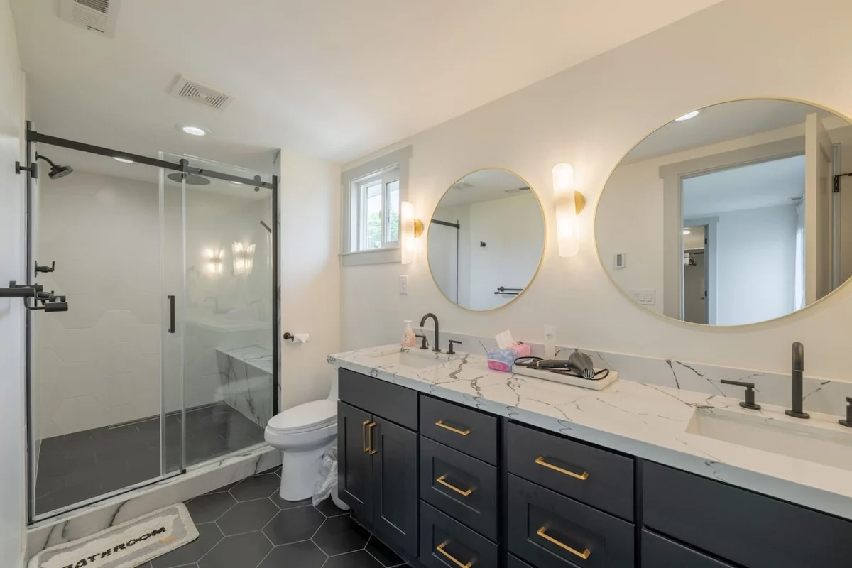 4BR Spacious home | EV charger | Near Green Lake #21