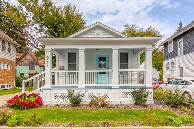823 Sylvan