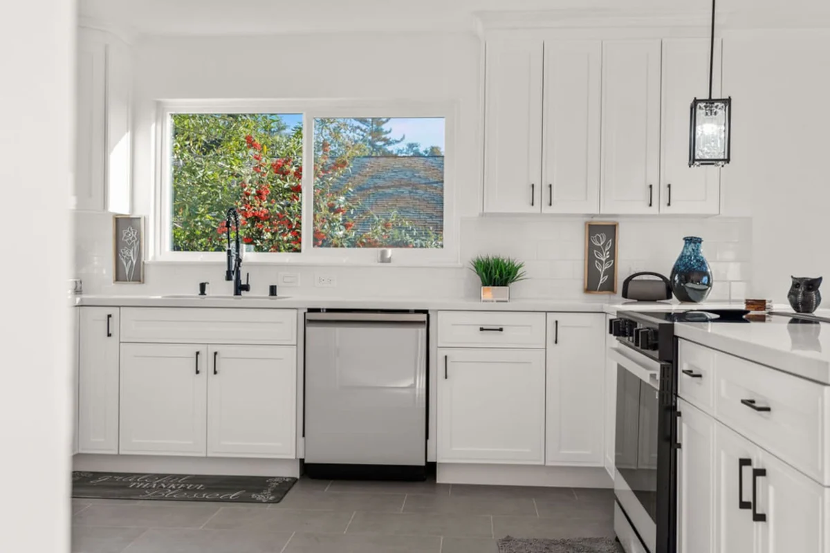 Bayview Bliss | Panoramic Views | In-Law Suite #33