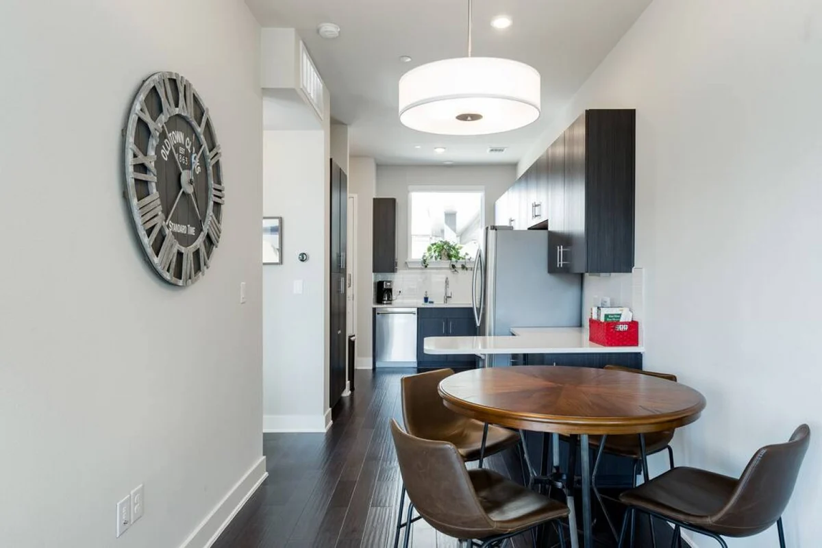 Capitol View Condos by One Fine Bnb - Paramount #11