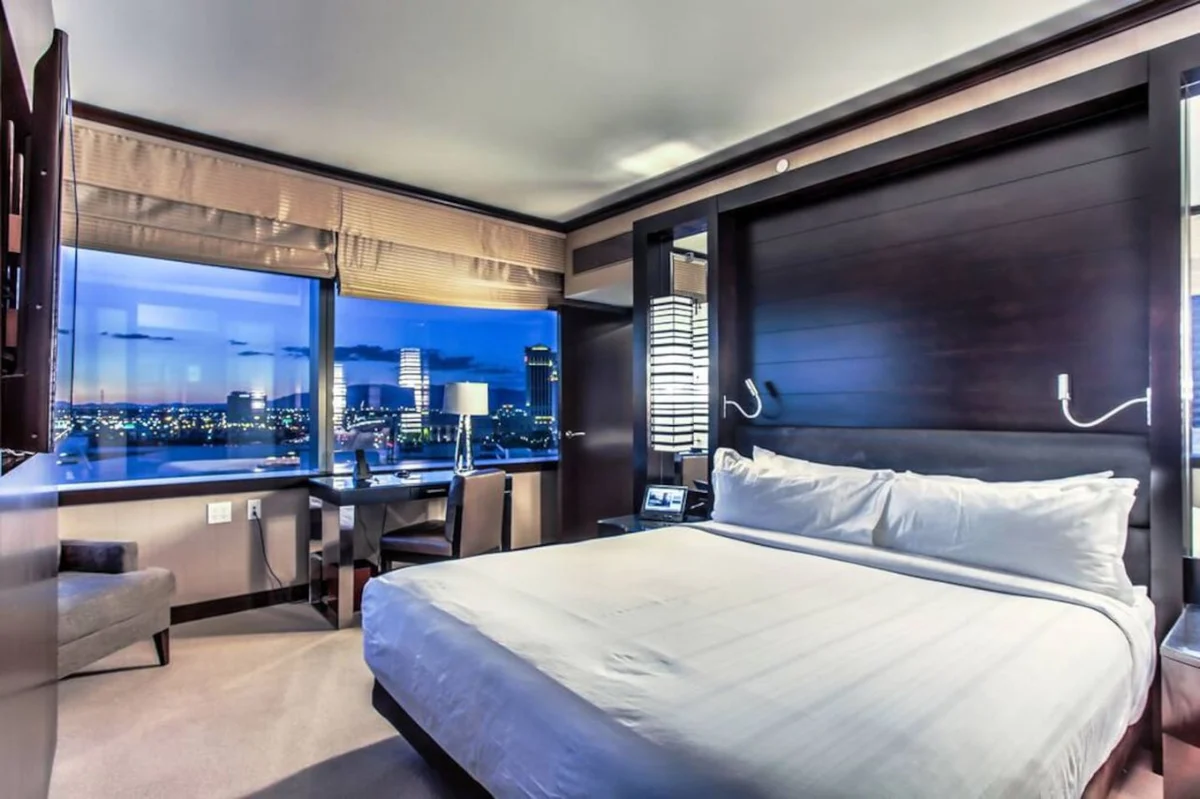 City Center! | Panoramic Corner Suite at Vdara #9