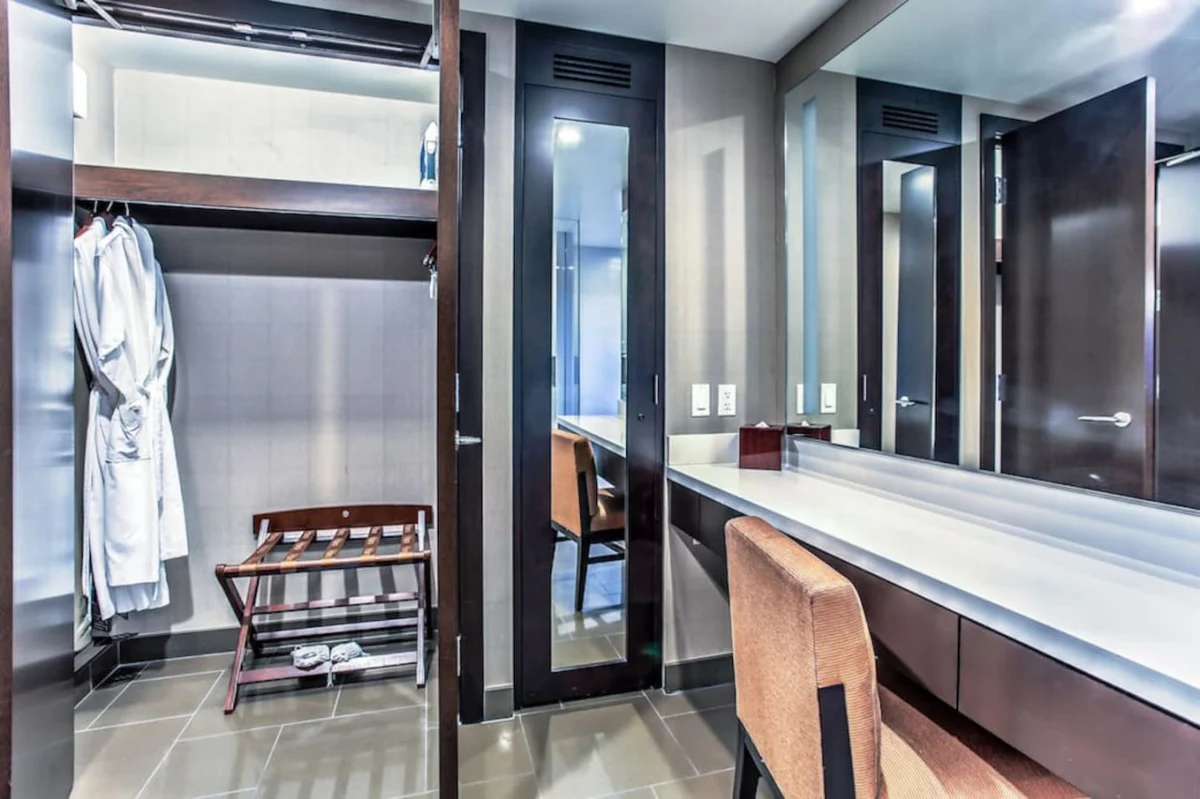 City Center! | Panoramic Corner Suite at Vdara #18