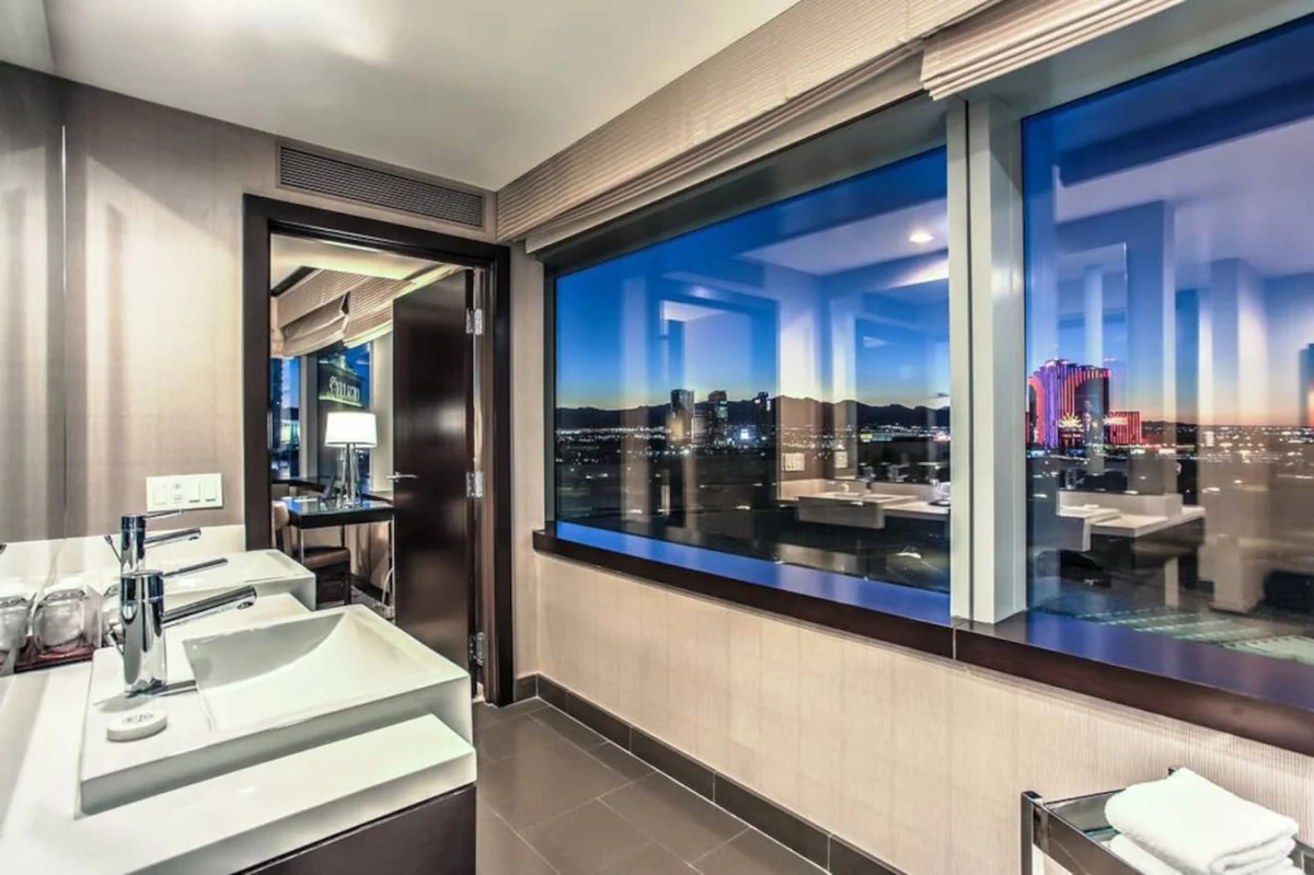 City Center! | Panoramic Corner Suite at Vdara #23