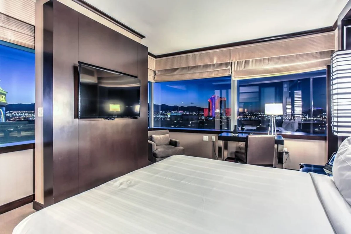 City Center! | Panoramic Corner Suite at Vdara #24