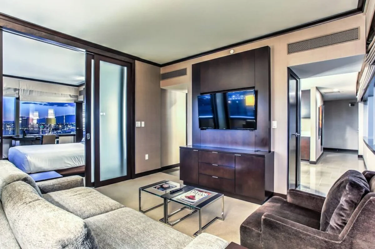 City Center! | Panoramic Corner Suite at Vdara #17