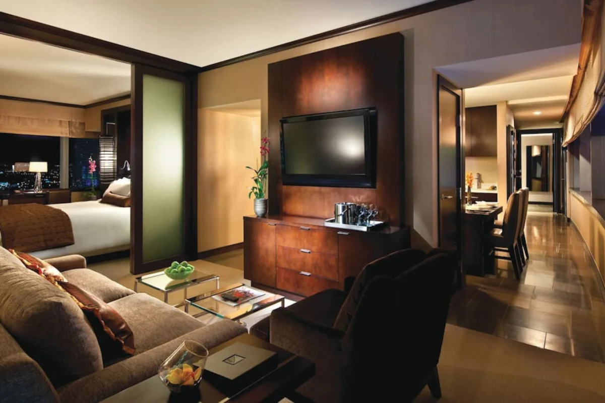 City Center! | Panoramic Corner Suite at Vdara #20