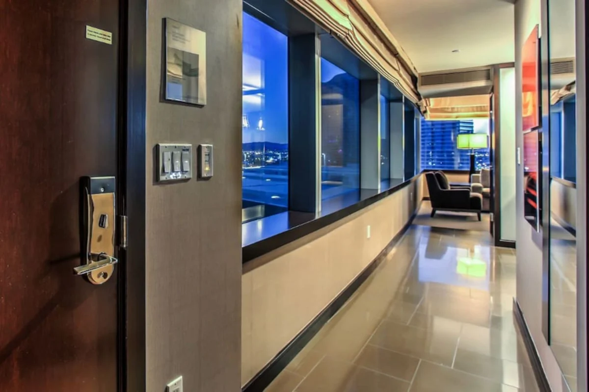 City Center! | Panoramic Corner Suite at Vdara #21