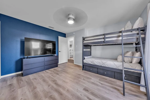 Bedroom 1 image 1