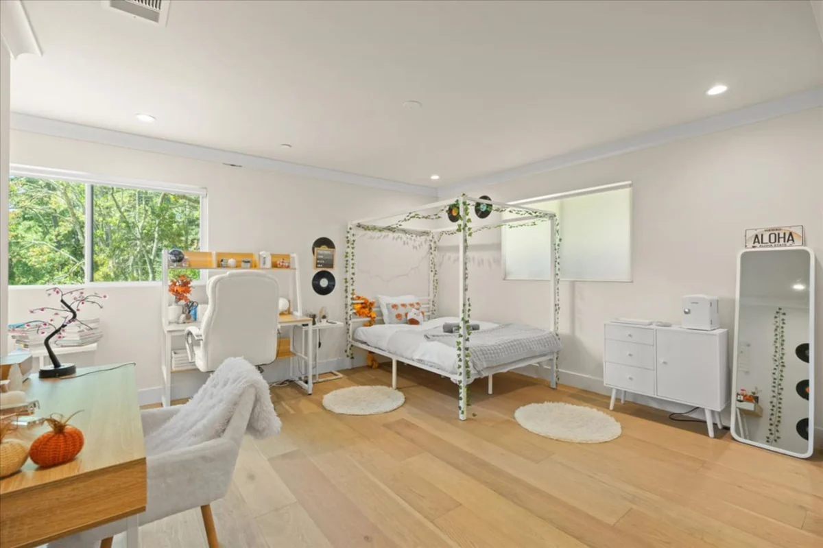 Bedroom 3 image 1
