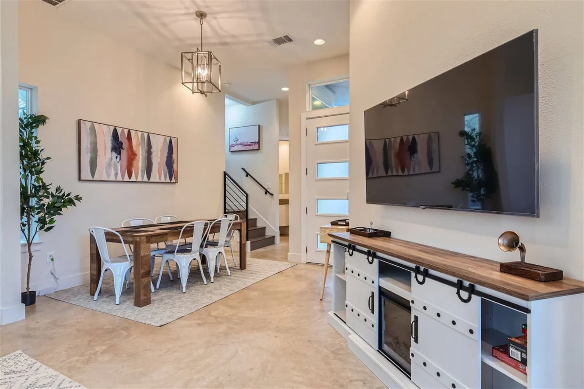 Off the hook in Austin +Chic 2BR Retreat + Firepit #17