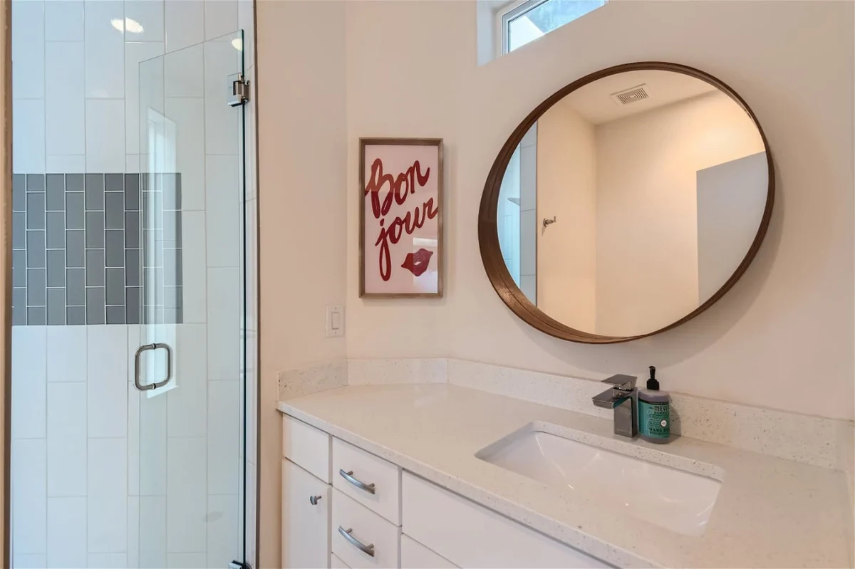 Off the hook in Austin +Chic 2BR Retreat + Firepit #8