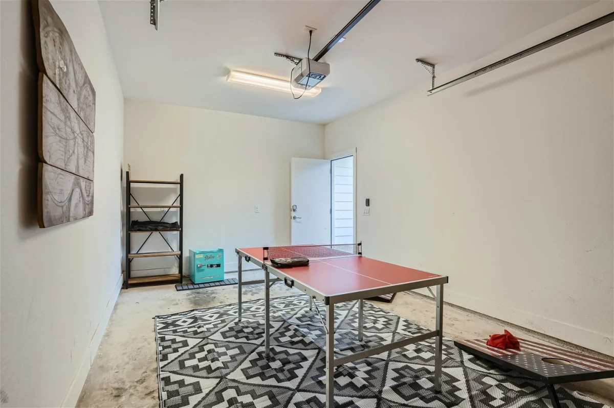 Off the hook in Austin +Chic 2BR Retreat + Firepit #9