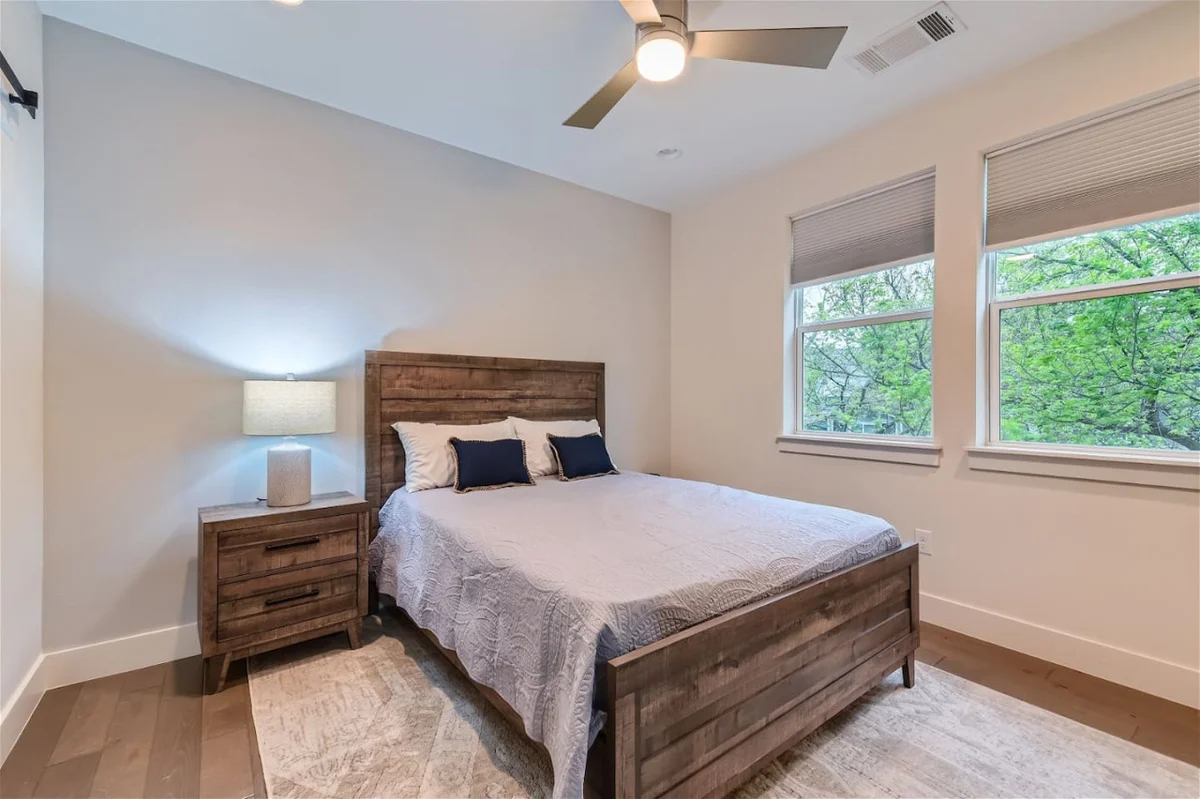 Off the hook in Austin +Chic 2BR Retreat + Firepit #11