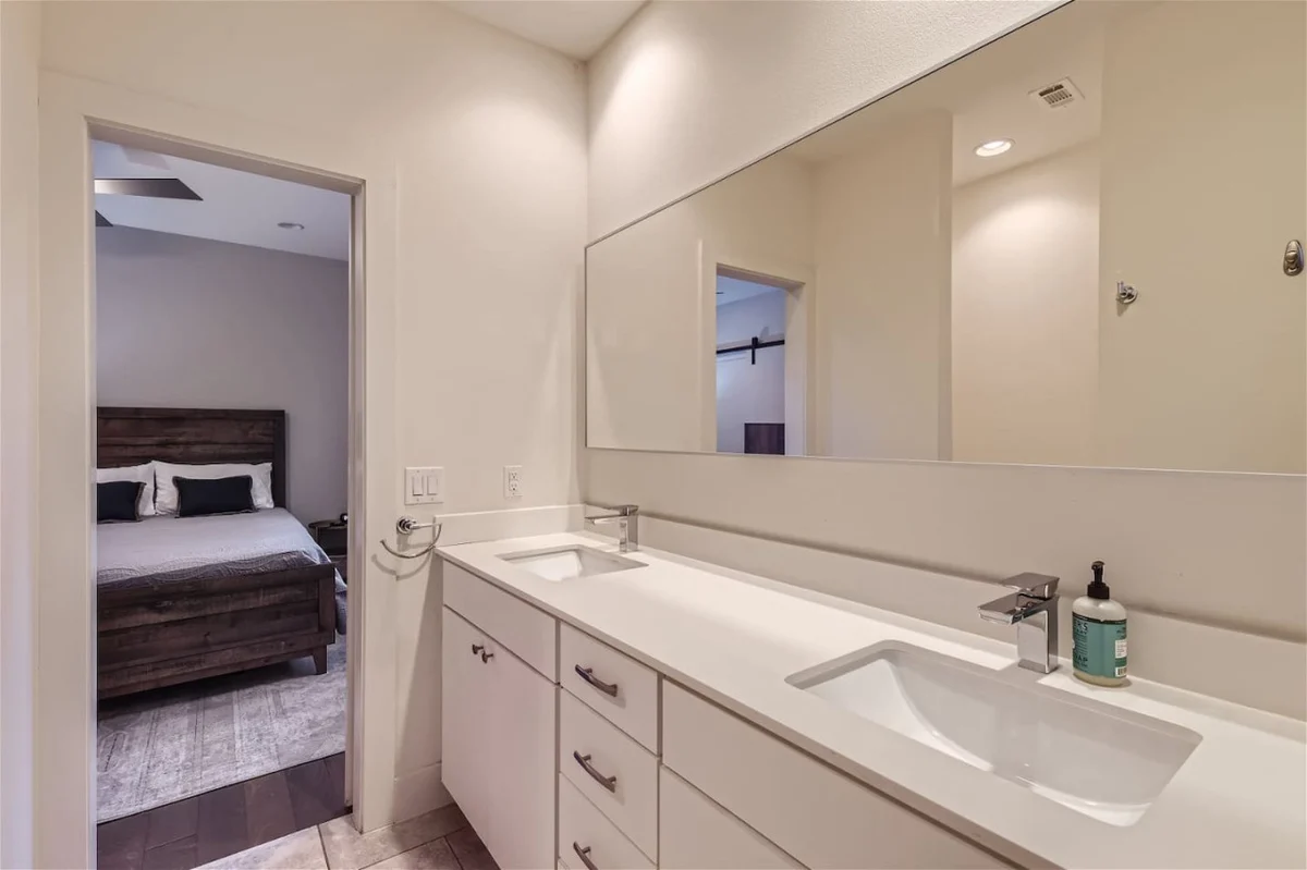 Off the hook in Austin +Chic 2BR Retreat + Firepit #12