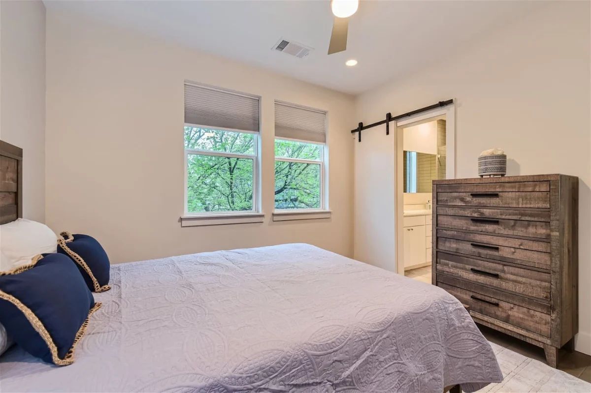 Off the hook in Austin +Chic 2BR Retreat + Firepit #13