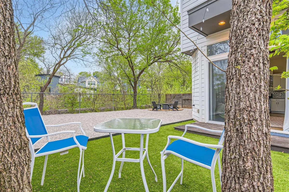 Off the hook in Austin +Chic 2BR Retreat + Firepit #20