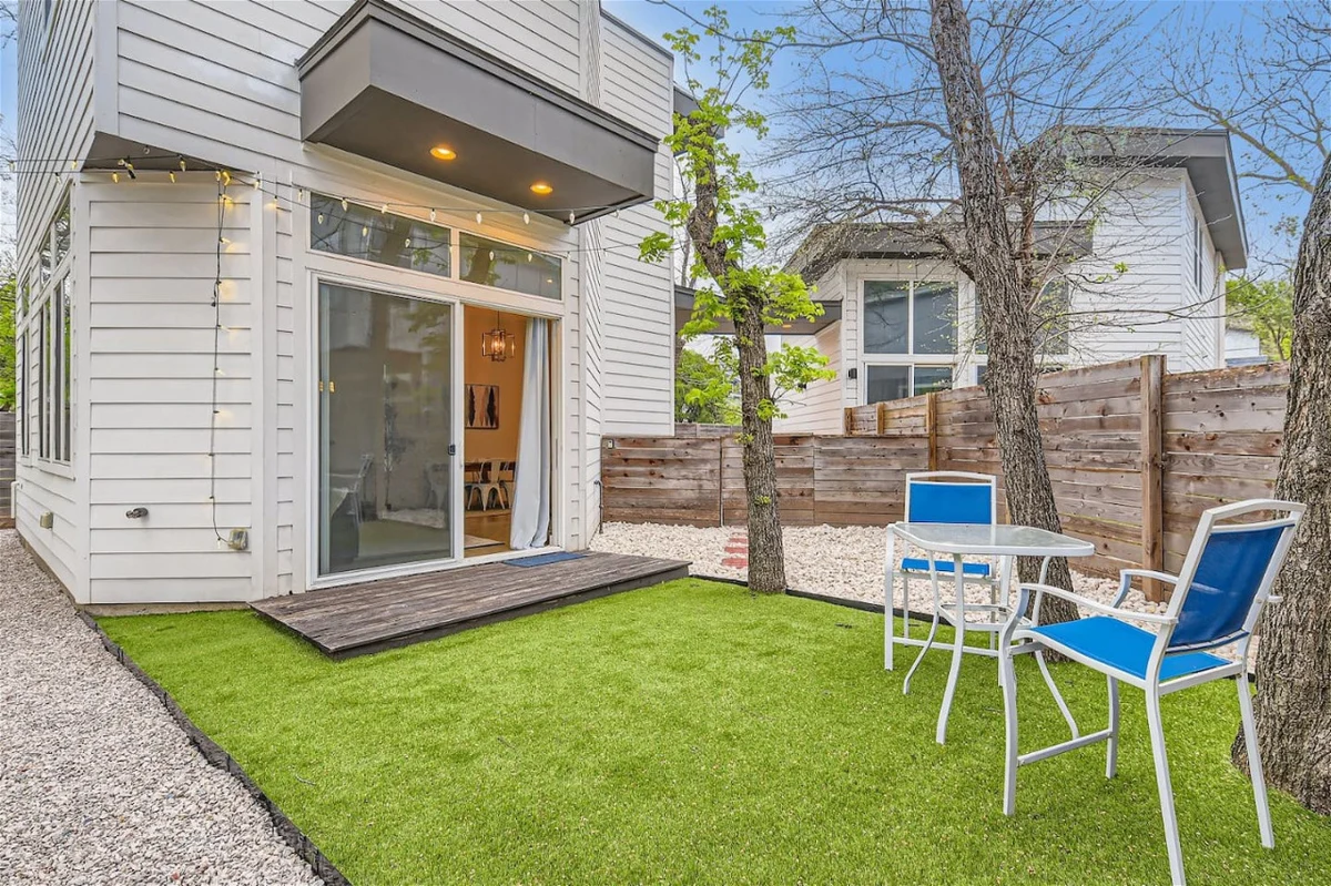 Off the hook in Austin +Chic 2BR Retreat + Firepit #15