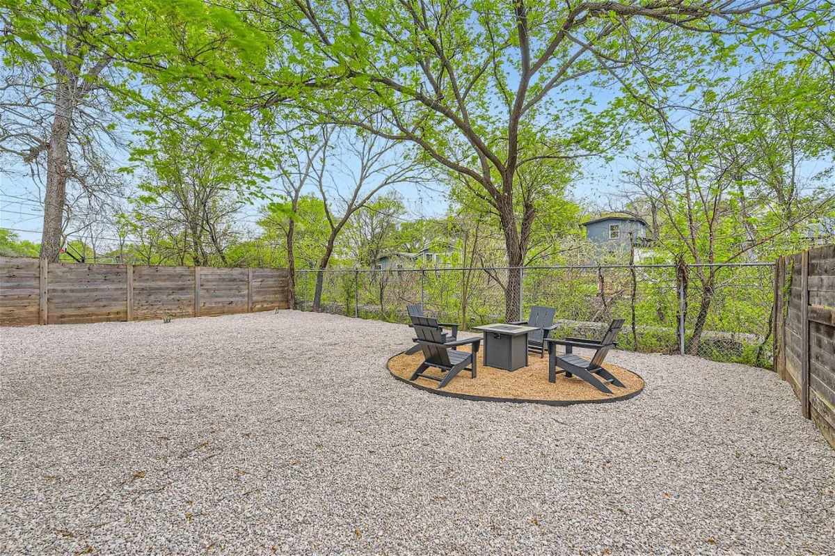 Off the hook in Austin +Chic 2BR Retreat + Firepit #25