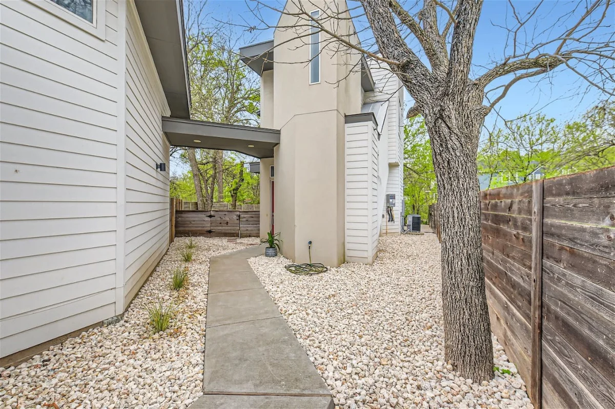 Off the hook in Austin +Chic 2BR Retreat + Firepit #21