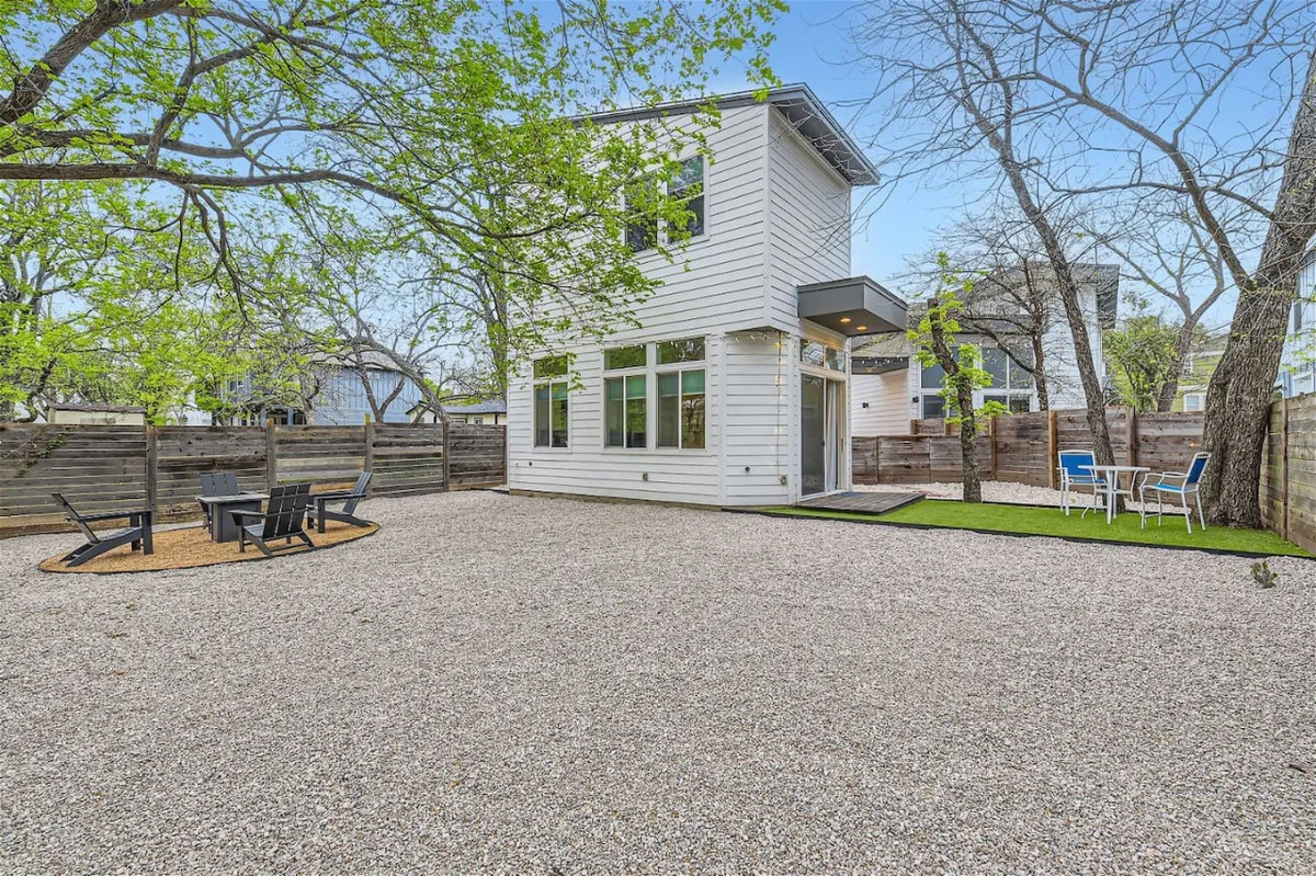 Off the hook in Austin +Chic 2BR Retreat + Firepit #28