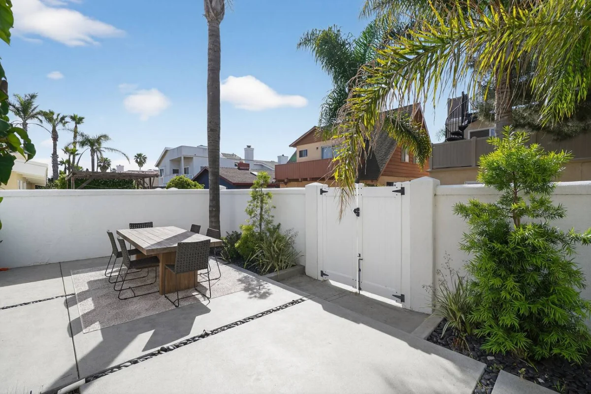 Outrigger Beach Retreat w/ Private Path & Firepit #27
