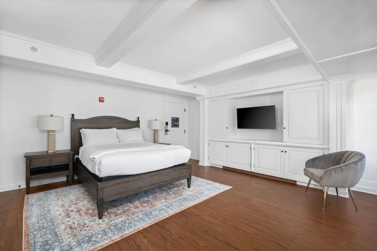Bedroom 5 image 1