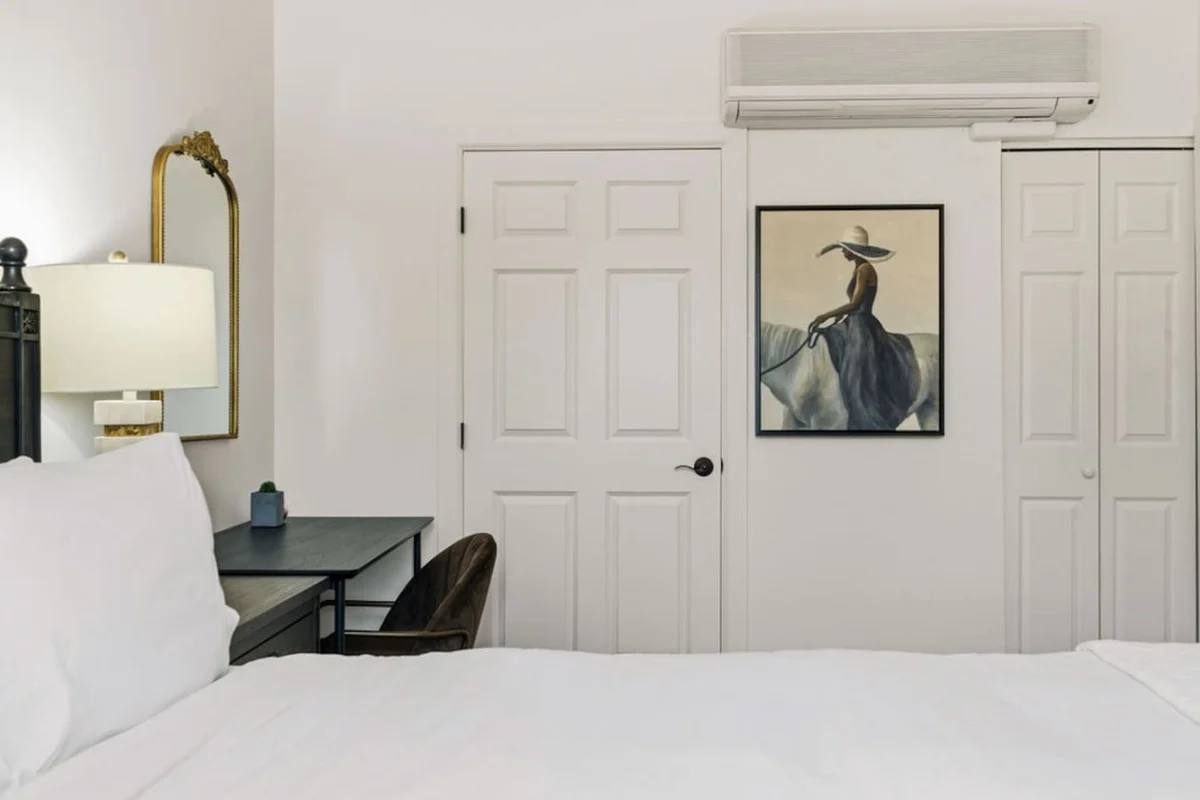 Bedroom 14 image 1