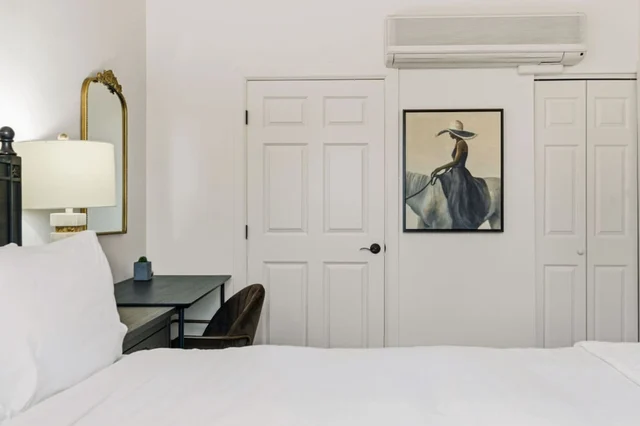Bedroom 14 image 1