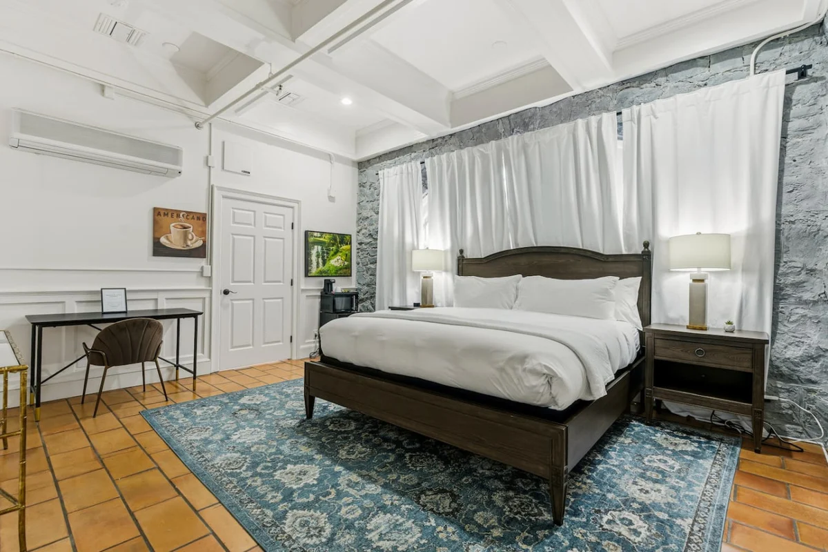 Sonoma Stonehouse, King Room at Boutique Hotel #16