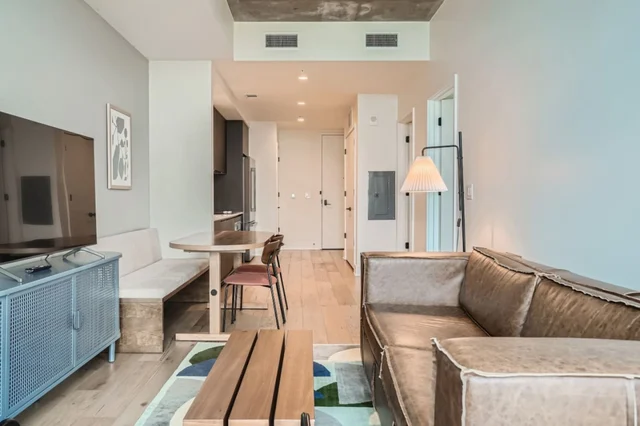 Spacious 1 BR condo *Amazing views* Pool* Kitchen