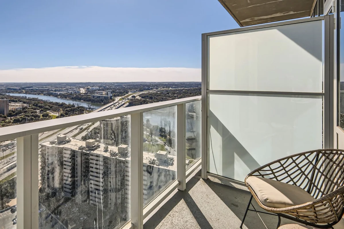 Take in the views + 1BR + Rooftop pool #12