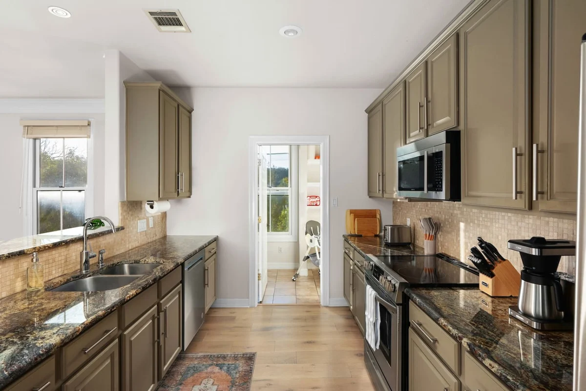 The Lamar Lookout + 3BR + Skyline Views in Austin #8