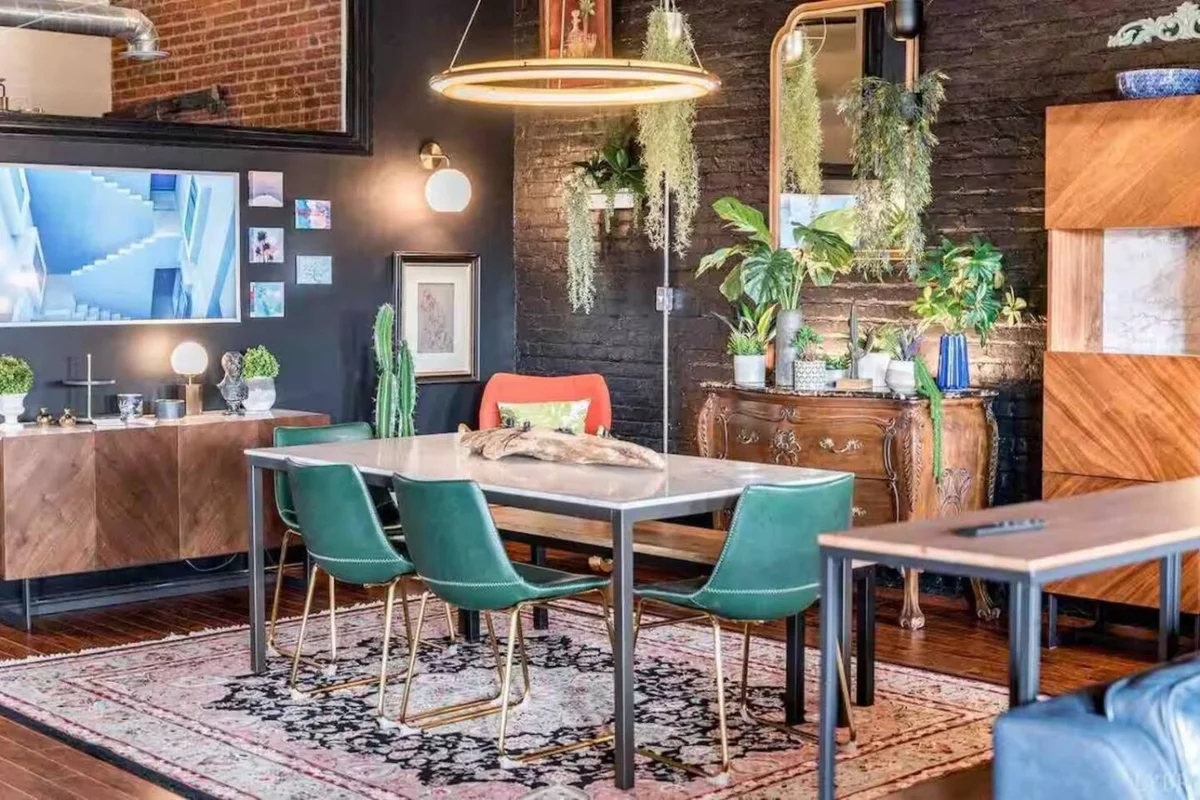 The Loft on Main, Penthouse Loft near Main Street #4