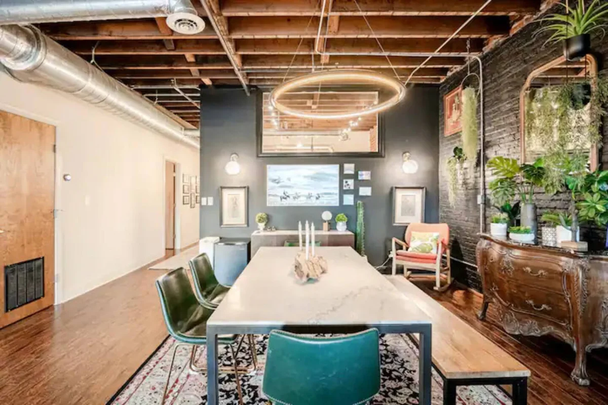 The Loft on Main, Penthouse Loft near Main Street #7