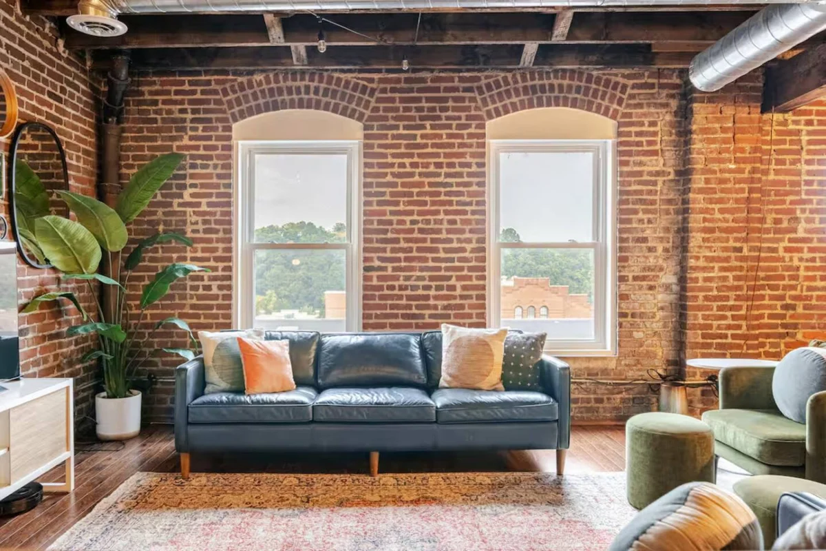 The Loft on Main, Penthouse Loft near Main Street #34