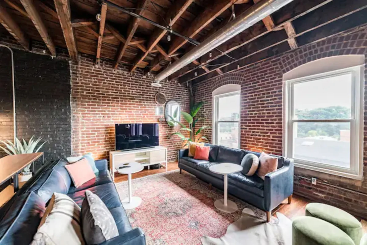 The Loft on Main, Penthouse Loft near Main Street #37