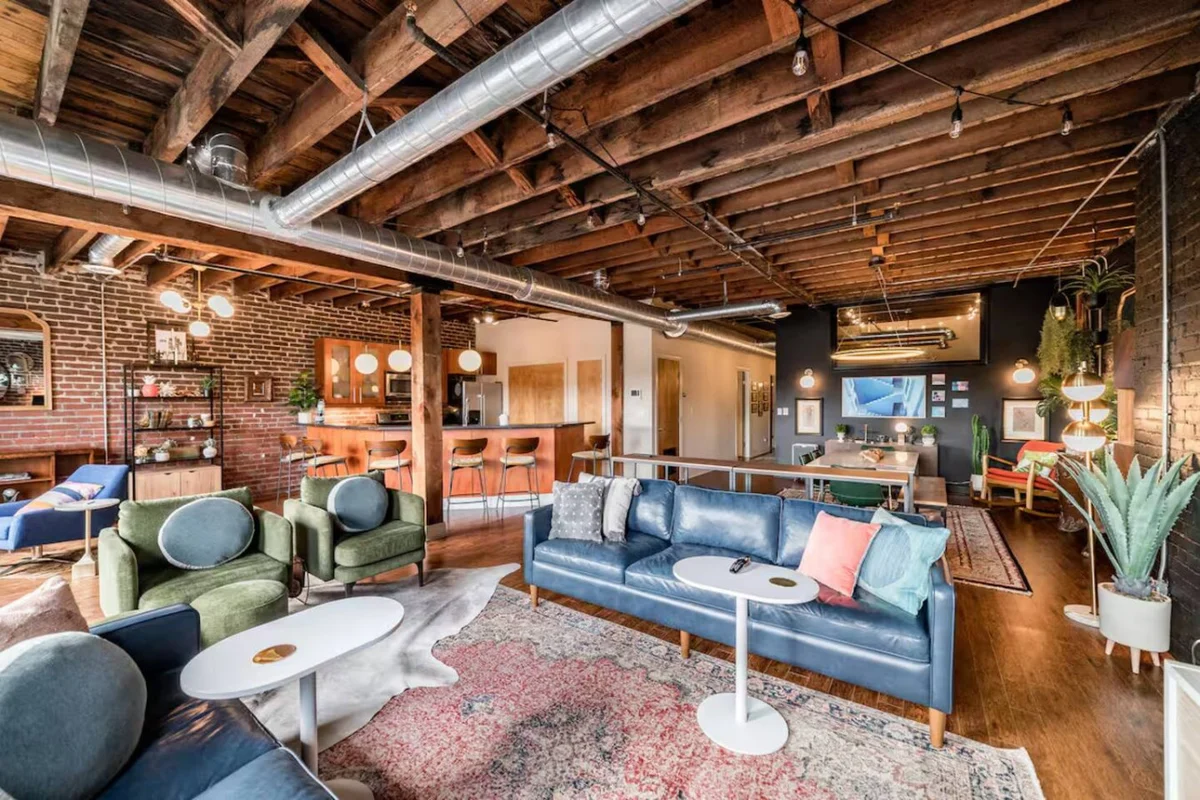 The Loft on Main, Penthouse Loft near Main Street #38
