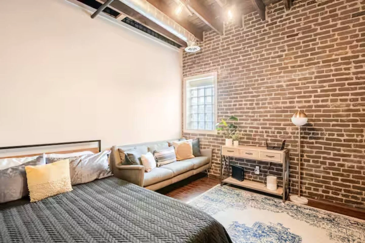 The Loft on Main, Penthouse Loft near Main Street #19