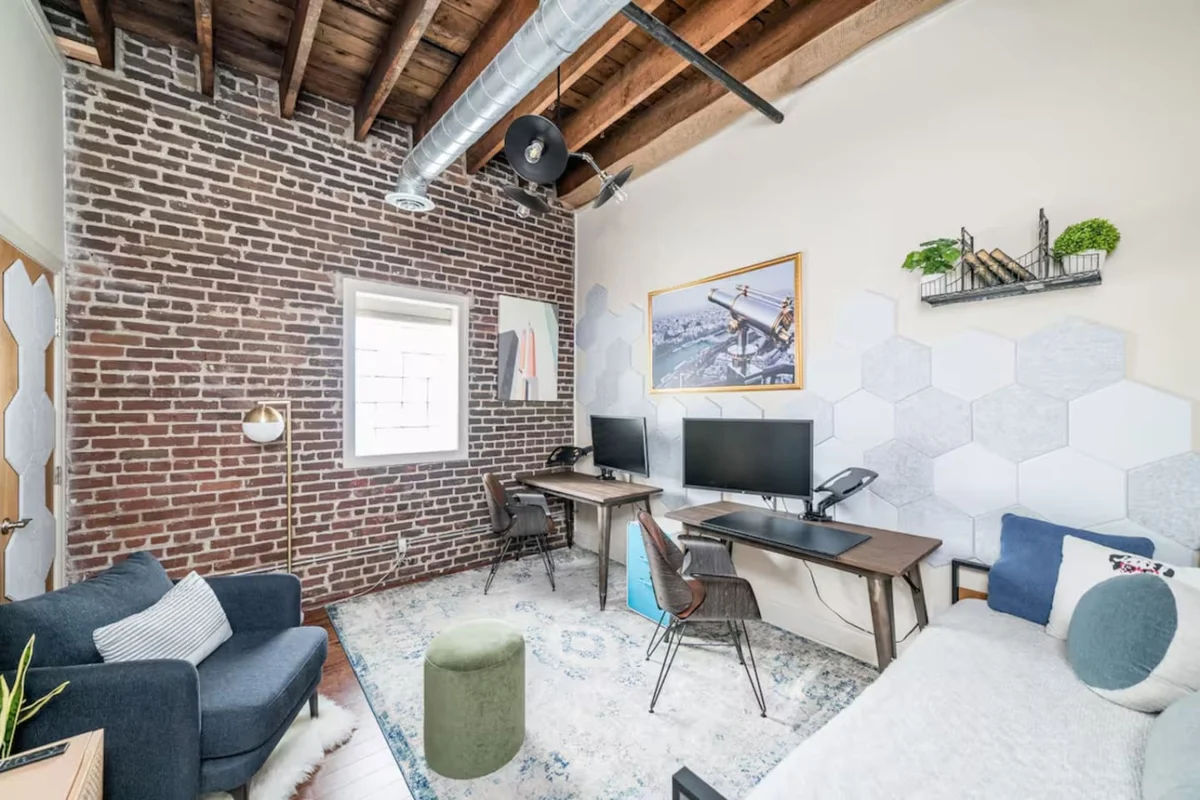 The Loft on Main, Penthouse Loft near Main Street #14