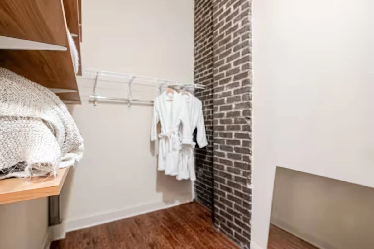 The Loft on Main, Penthouse Loft near Main Street #43